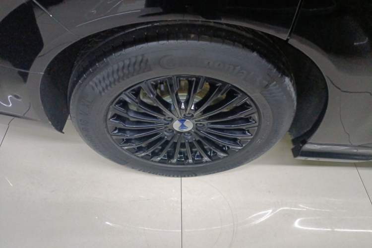 Used Denza D9 2025 DM-i Intelligent Drive 1020 Four-Wheel Drive Flagship Model