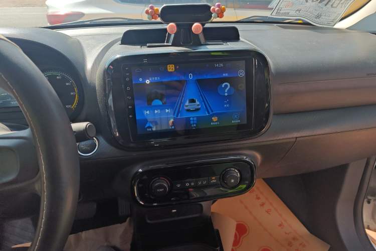 Used Roewe Clever 2021 302 km New Four-Seater Super-Efficient Version
