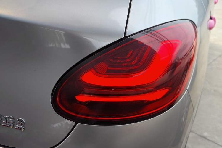 Used Wuling Bingo 2023 333 km Lingxi Connected+ Version Right Rear Taillight