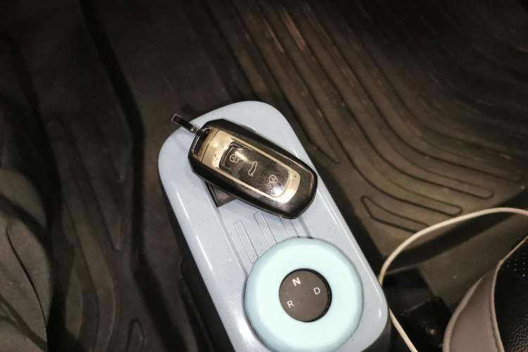 Used Geely Galaxy Panda 2024 Panda Mini 200km Endurance Bear Interior 1