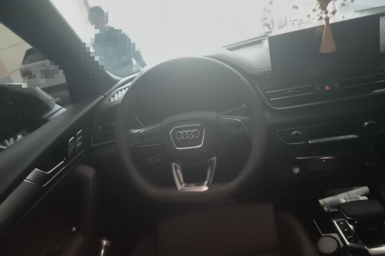 Used Audi Q5L 2025 Facelift 45th Anniversary Collector's Edition 40 TFSI Luxury Dynamic Version Steering Wheel