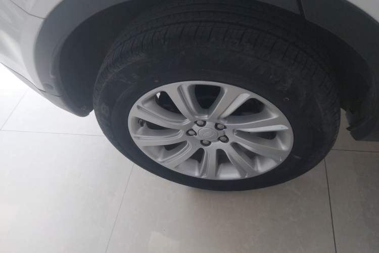 Used Land Rover Discovery Sport 2018 240 PS SE Version Exterior 5