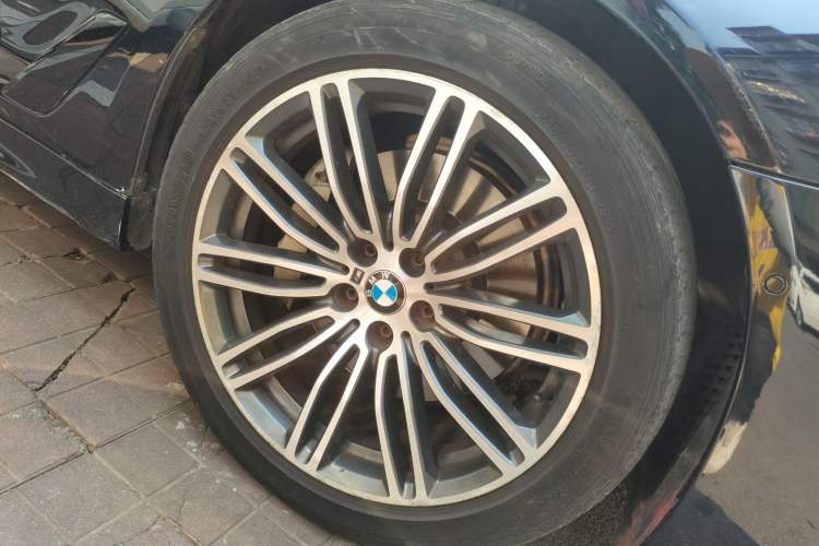 Used BMW 5 Series 2018 Restyled 530Li Luxury Edition M Sport Package Right Front Wheel Hub