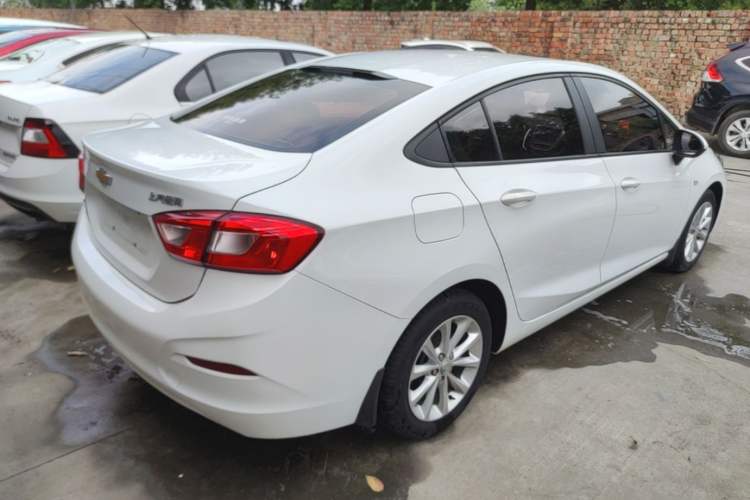 Used Chevrolet Cruze 2018 320 Automatic Pioneer Sunroof Edition
