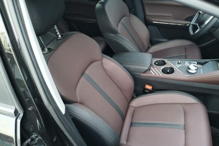 Used SOL X8 PLUS 2023 1.5 TGDI DCT Smart Edition 7-Seater Right Front Seat