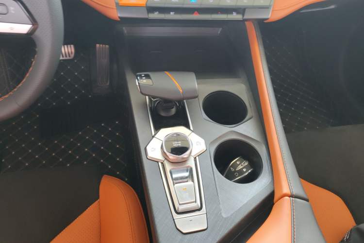 Used CHANGAN UNI-V 2023 2.0T Leading-Speed Edition
