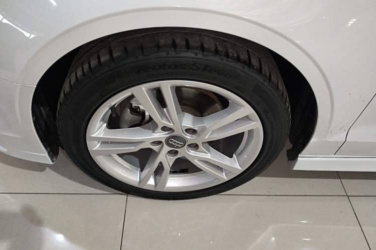 Used Audi A3 2018 30th Anniversary Edition Limousine 35 TFSI Fashion Model Left Front Wheel Hub