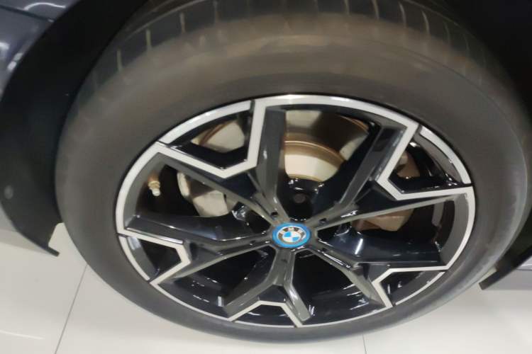 Used BMW i3 2025 eDrive 40 L Midnight Edition
