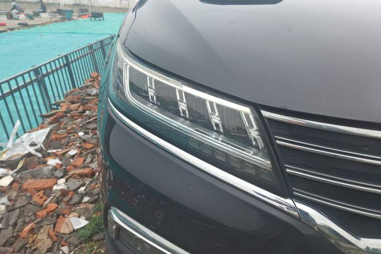 Used Roewe RX5 2016 30T Four-Wheel Drive Automatic Internet Smart Luxury Edition Right Front Headlight