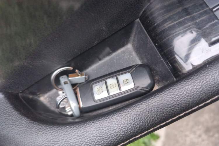 Used SWM X7 2016 1.5T Manual Luxury Edition 7 Seats Vehicle Key