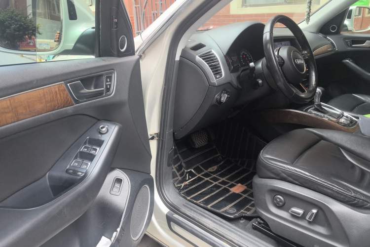 Used Audi Q5 2013 40 TFSI Comfort Edition Driver Seat