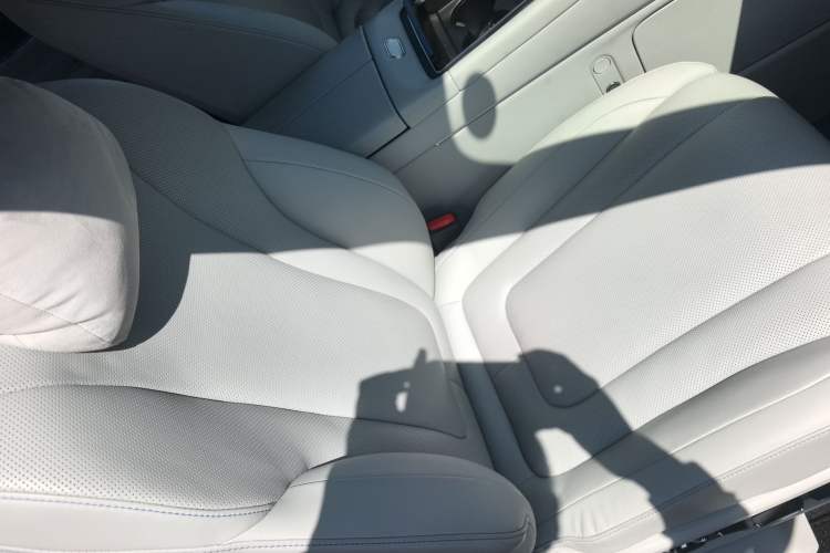 Used Hima AITO M9 2024 Range-Extended Ultra Version 42 kWh 6-Seater Model Right Front Seat