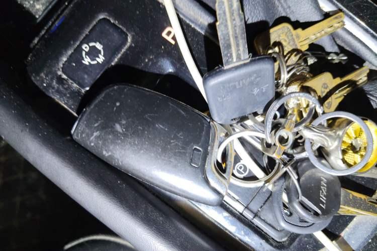 Used GAC Trumpchi GS8 2017 320T Two-Wheel Drive Luxury Smart Connectivity Version (7 Seats) Vehicle Key