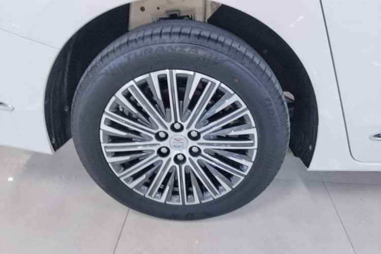 Used Buick GL8 New Energy 2024 Lu Zun Deluxe Edition 7-Seater Right Rear Wheel Hub