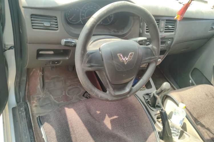 Used Wuling Rongguang V 2016 1.5L Standard Version
