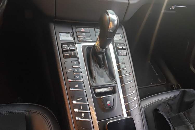 Used Porsche Macan 2017 Macan 2.0T Gear Lever