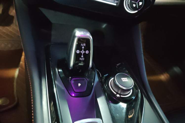 Used Lynk & Co 02 2022 2.0T DCT Shine Pro Gear Lever