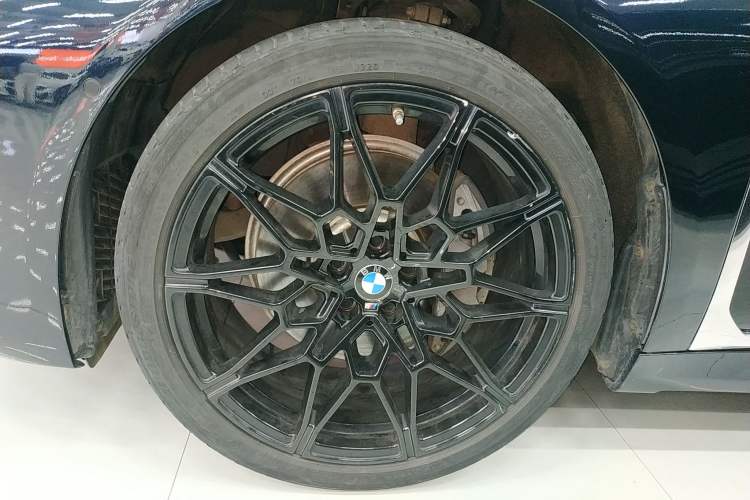 Used BMW 7 Series 2019 Restyled 740Li Leading Edition M Sport Package Left Front Wheel Hub