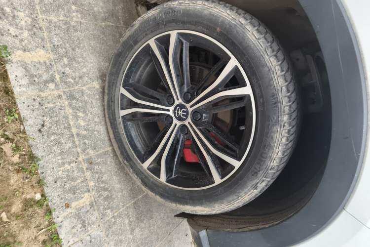 Used BYD Song PLUS 2020 1.5T Automatic Flagship Edition Right Front Wheel Hub
