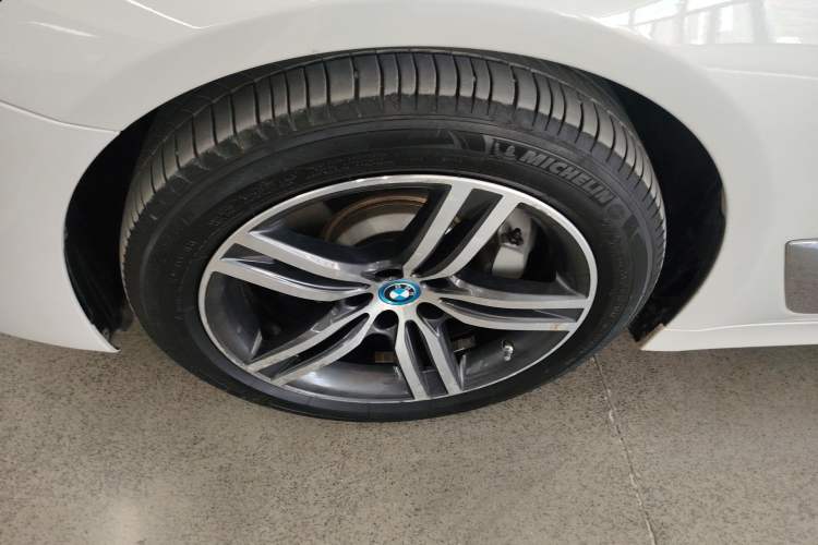 Used BMW 5 Series New Energy 2022 535Le Luxury Package Left Front Wheel Hub