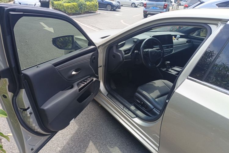 Used Lexus ES 2021 300h Excellence Edition Driver Seat