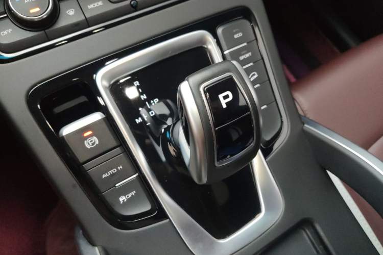 Used Geely Auto Emgrand X7 Sport 2022 1.8TD DCT Zhiya Trim