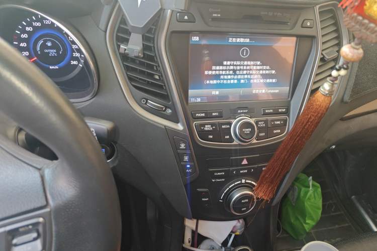 Used Hyundai Santa Fe 2013 2.0T Automatic All-Wheel Drive Top Trim