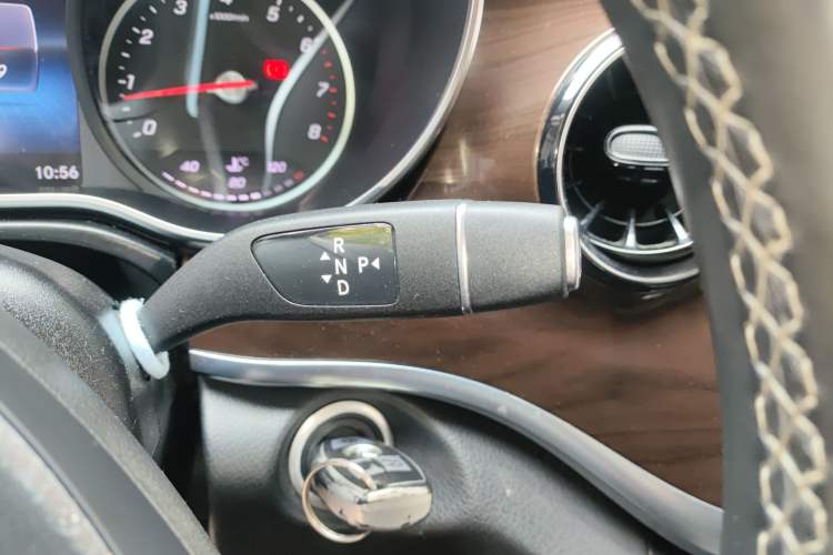 Used Mercedes-Benz V-Class 2021 V 260 Avantgarde Edition Gear Lever