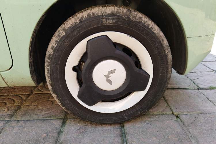Used Wuling Hongguang MINIEV 2022 Macaron Premium Model – Lithium Iron Phosphate Right Front Wheel Hub