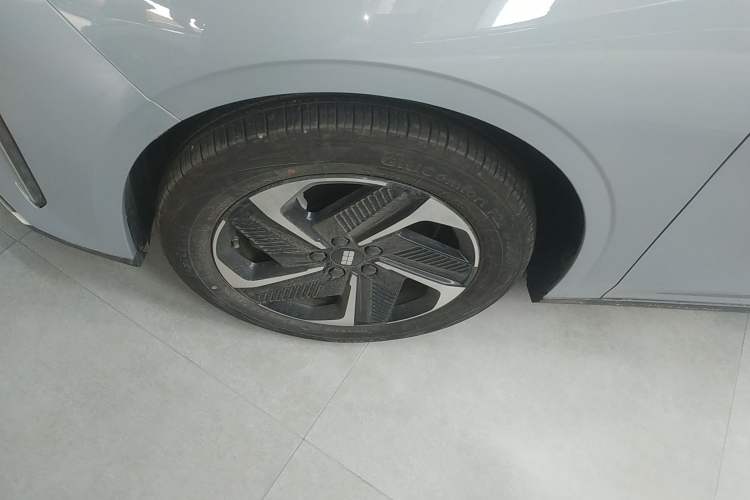 Used Geely Galaxy L6 2025 EM-i 140km Explorer+ Edition Left Front Wheel Hub
