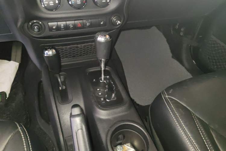 Used Jeep Wrangler 2017 3.0L Sahara Four-Door Comfort Edition
