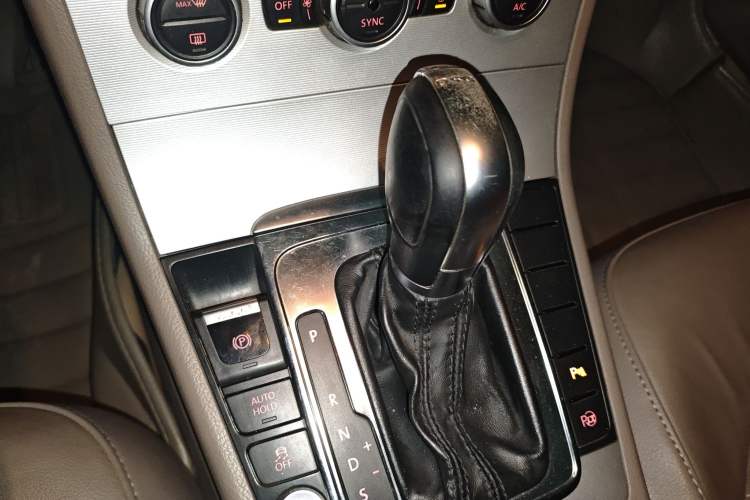 Used Volkswagen Magotan 2013 2.0 TSI Ultimate Model Gear Lever