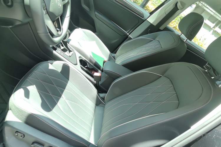 Used Volkswagen Tiguan L 2025 Model, Outstanding Version, 300TSI Automatic Two-Wheel Drive Longteng Edition