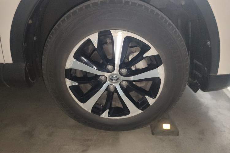 Used Toyota RAV4 2016 2.0L CVT Two-Wheel Drive Comfort Edition China V Standard
