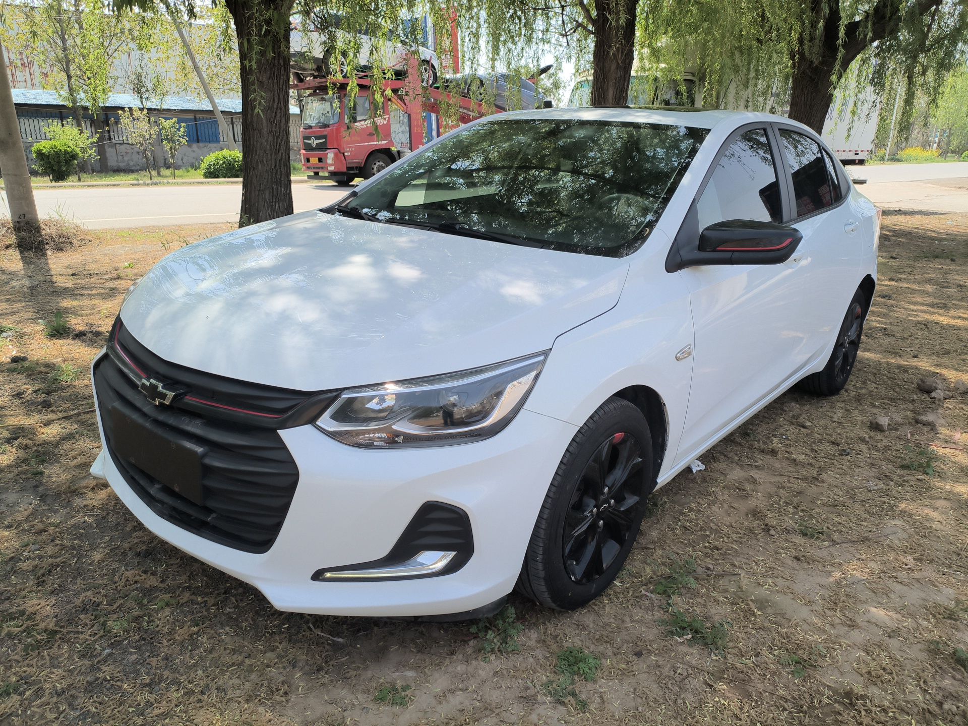 تحت مقدمة السيارة