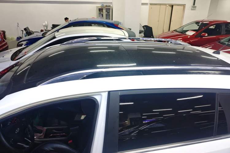 Used Kia Sportage R 2015 2.0L Automatic Two-Wheel Drive DLX Model Roof