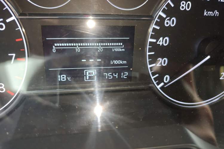 Used Nissan Tiida 2014 1.6L CVT Smart Model