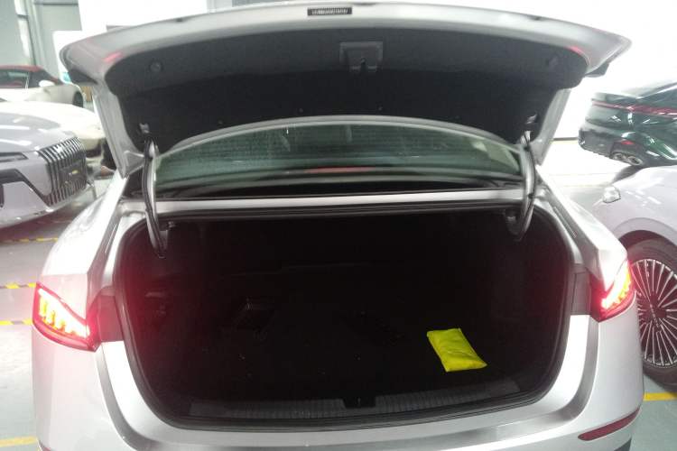 Used Roewe D7 2025 DMH 125km World Champion Edition Trunk