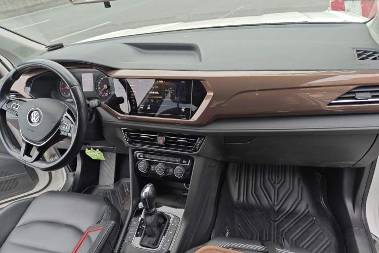 Used Volkswagen Tharu 2020 280TSI Two-Wheel Drive Luxury Edition China VI Standard