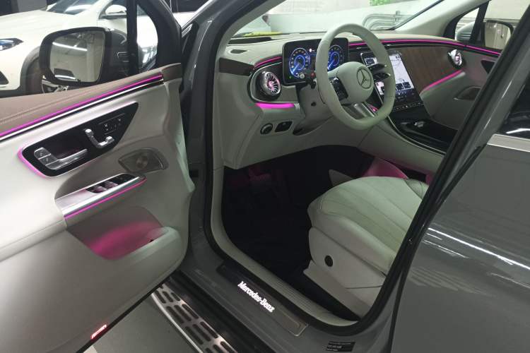 Used Mercedes-Benz EQE SUV 2023 350 4MATIC Luxury Edition Driver Seat