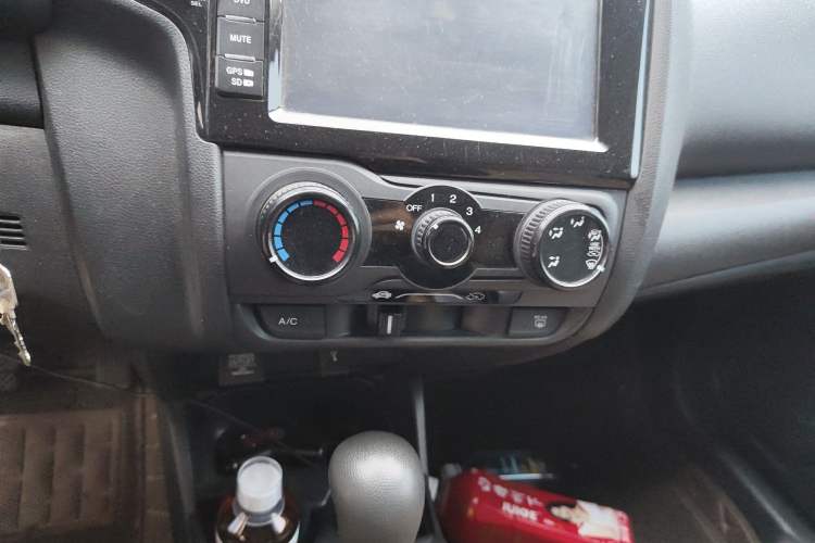 Used Honda Fit 2014 1.5L LX CVT Comfort Model Audio And AC Panel