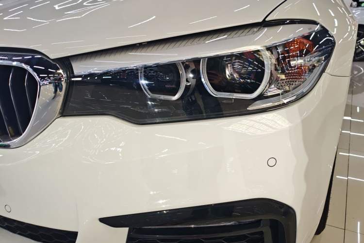 Used BMW 5 Series (Import) 2018 525i M Sport Package
