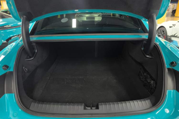 Used Xiaomi Auto SU7 2024 Four-Wheel Drive Ultra-Long Range Advanced Intelligent Driving Max Edition Trunk