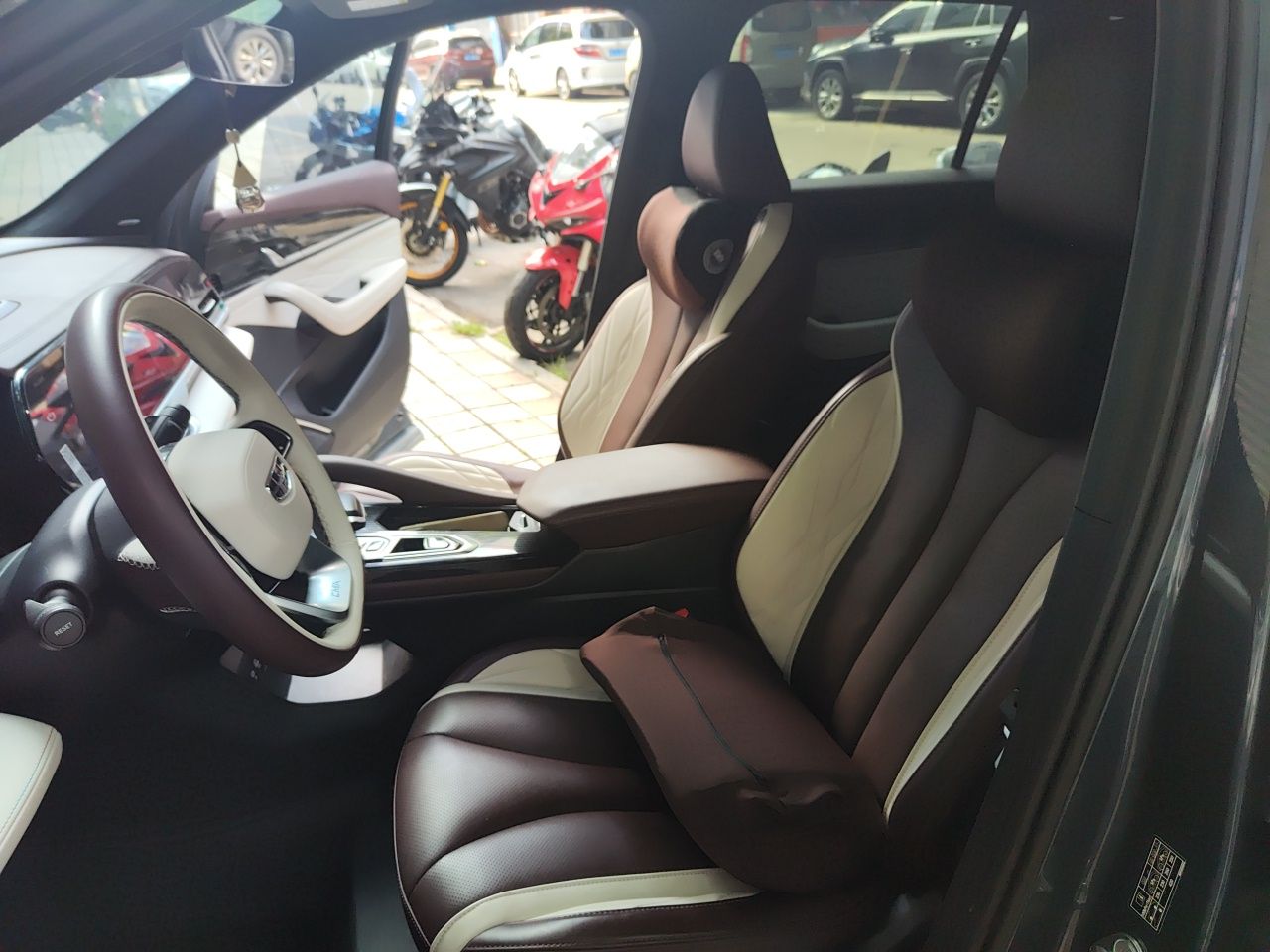 Geely Auto Monjaro L 2021 2.0TD DCT EVO Two-Wheel Drive Smart Luxury Version — снимка 15
