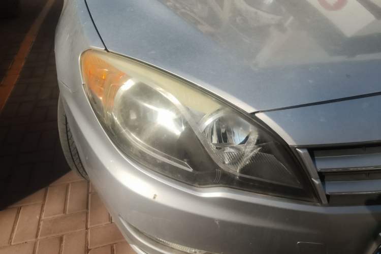 Used Soueast V5 Lingzhi 2014 1.5L Manual Luxury Model Right Front Headlight