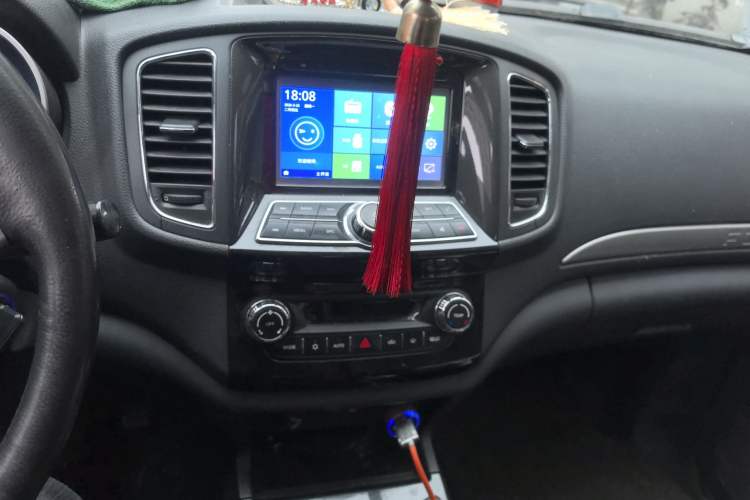 Used Foton Savana 2017 2.0T Manual 4x4 Gasoline Luxury Edition 5 Seats Audio And AC Panel