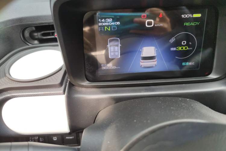 Used Wuling Hongguang MINIEV 2022 GAMEBOY 300km Enthusiast Model with Lithium Iron Phosphate Odometer Close Up