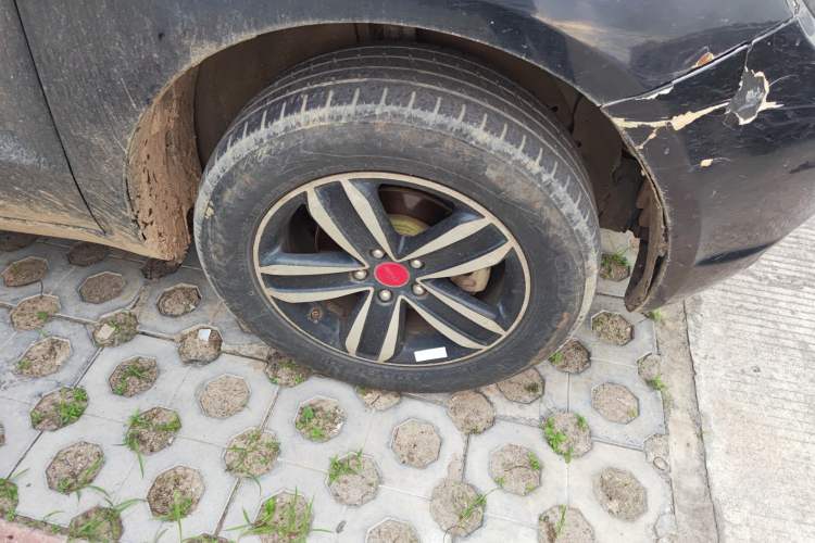 Used Geely Auto GX7 2015 Classic Edition 1.8L Manual Elite Model China IV Right Front Wheel Hub