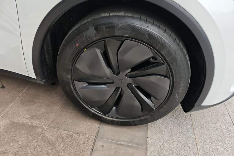 Used Tesla Model Y 2025 Rear-Wheel-Drive Version
