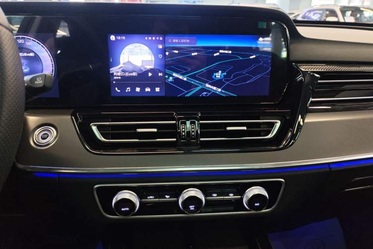 Used Hongqi HS5 2023 2.0T Four-Wheel Drive Flagship Pro Edition Audio And AC Panel